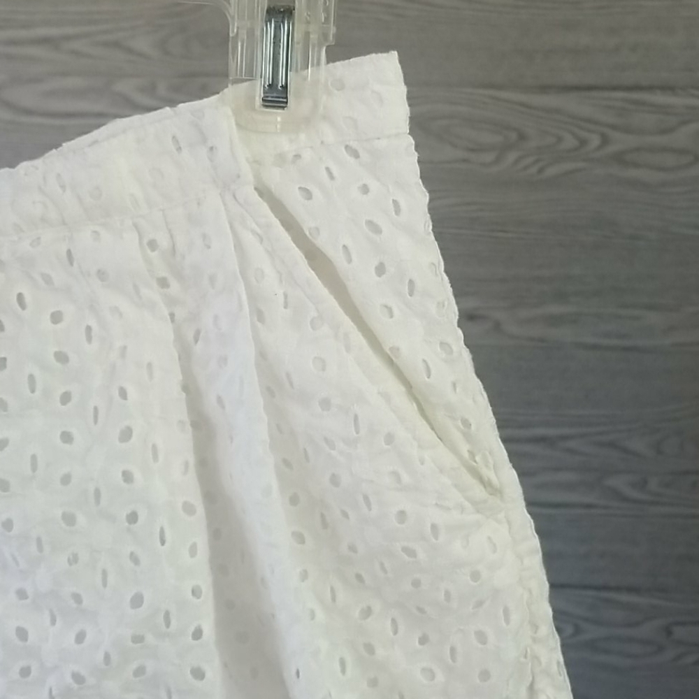 H&M // conscious collection white eyelet shorts - Picture 4 of 16